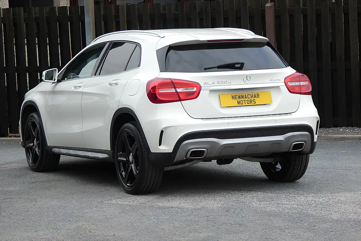 Used 2017 Mercedes-Benz Gla AMG Line White - Interior and Exterior details 4