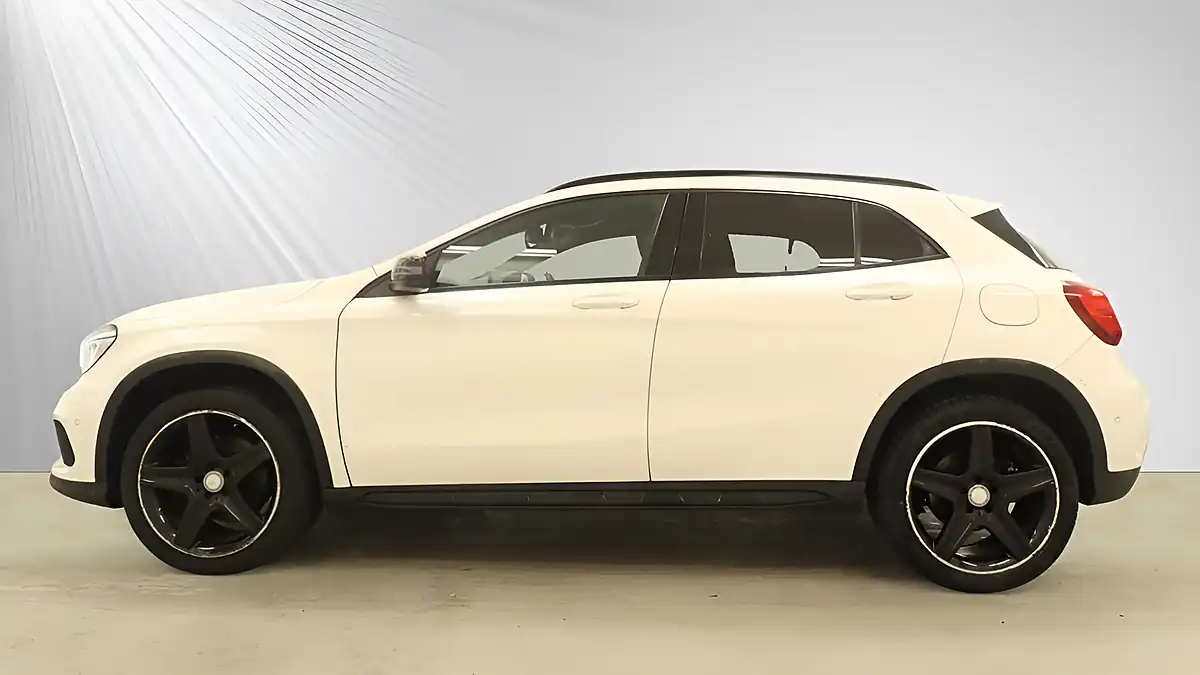 Used 2017 Mercedes-Benz Gla Class AMG Line White - Interior and Exterior details 6