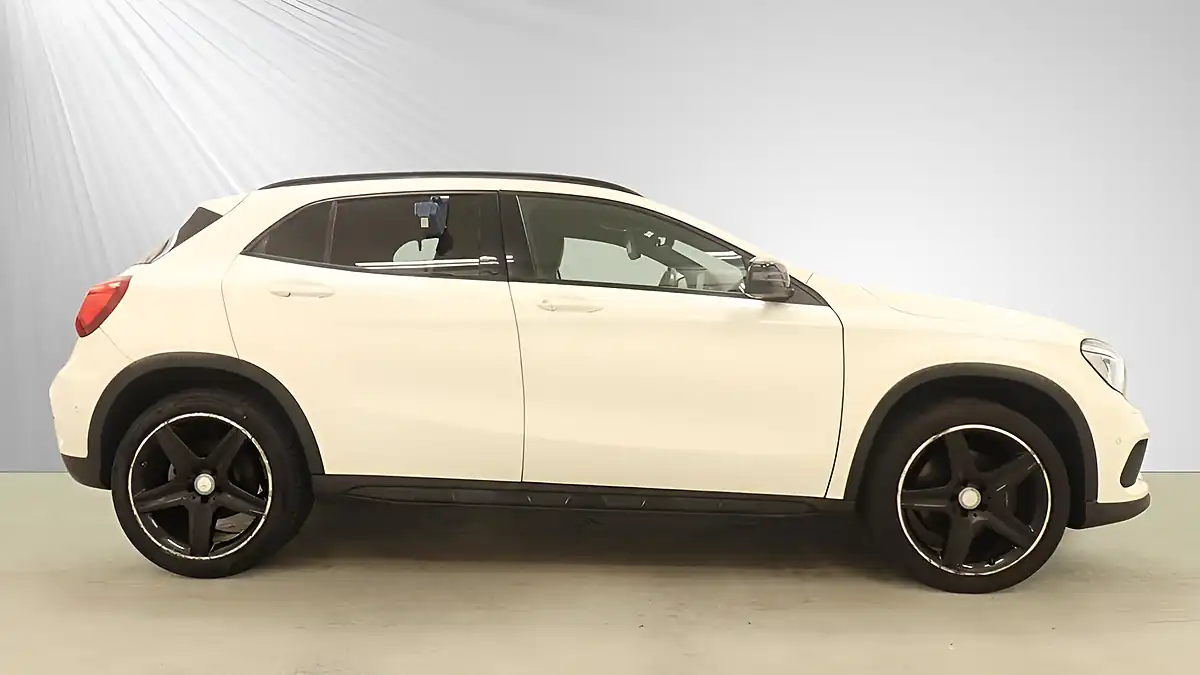 Used 2017 Mercedes-Benz Gla Class AMG Line White - Interior and Exterior details 8