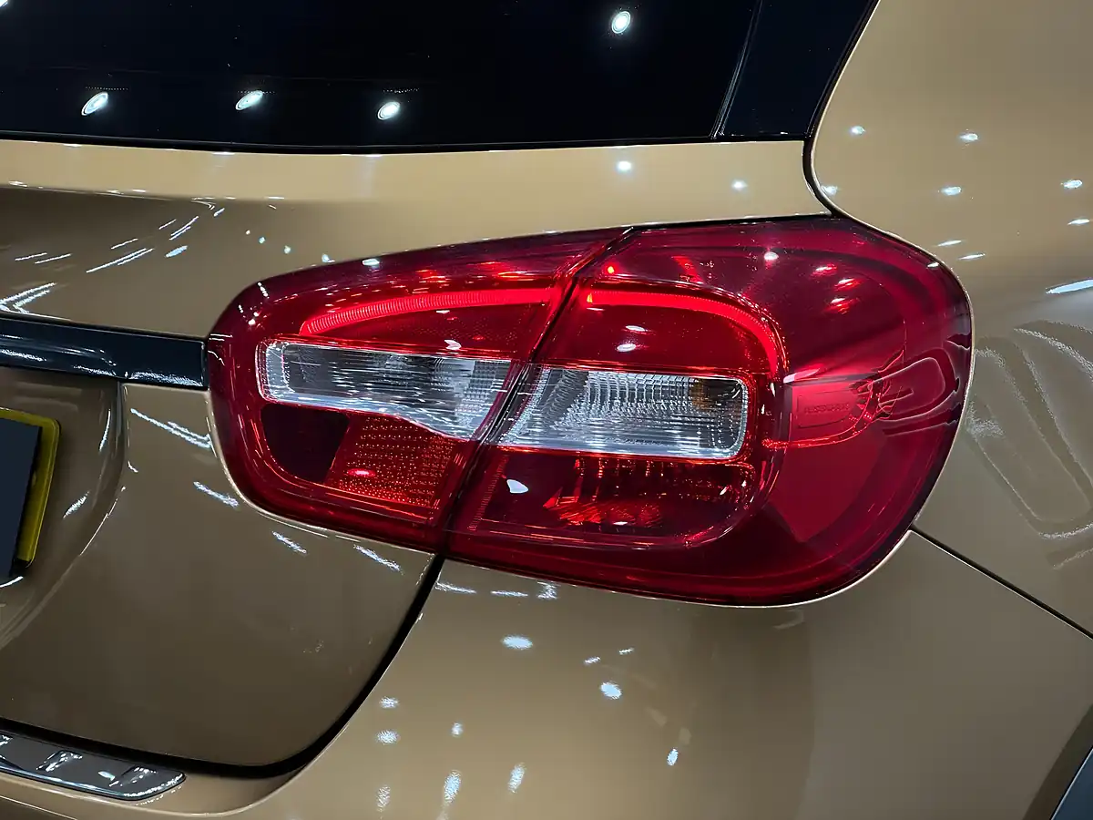 Used 2017 Mercedes-Benz Gla Se Beige - Interior and Exterior details 11