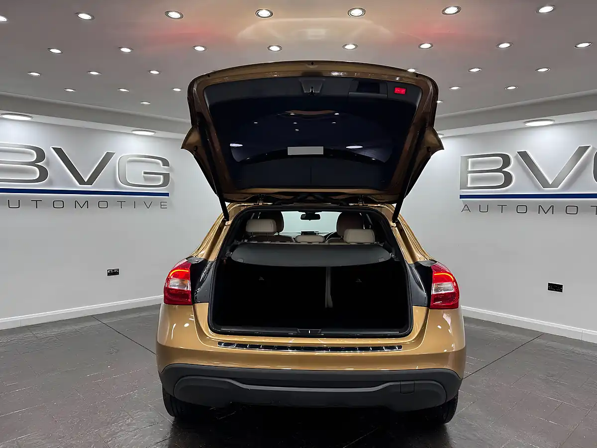 Used 2017 Mercedes-Benz Gla Se Beige - Interior and Exterior details 19