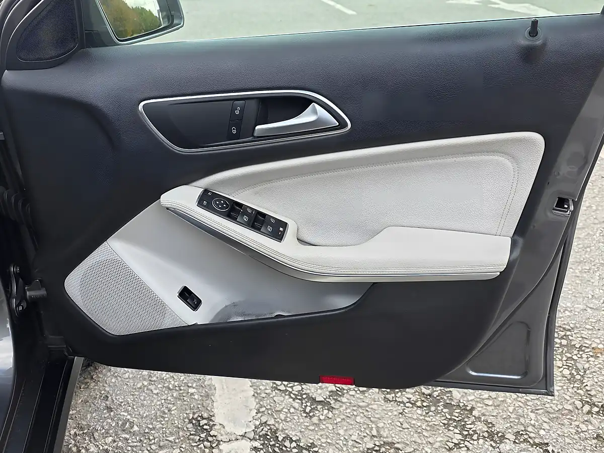 Used 2017 Mercedes-Benz Gla Se Grey - Interior and Exterior details 12