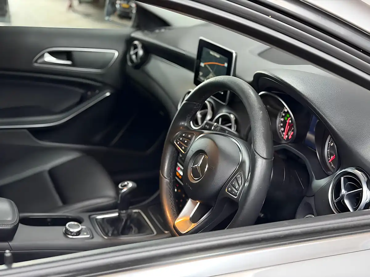 Used 2017 Mercedes-Benz Gla Se Mountain Grey - Interior and Exterior details 11
