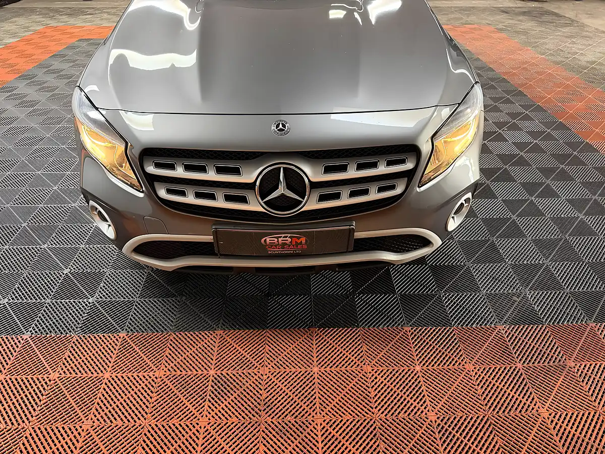 Used 2017 Mercedes-Benz Gla Se Mountain Grey - Interior and Exterior details 6