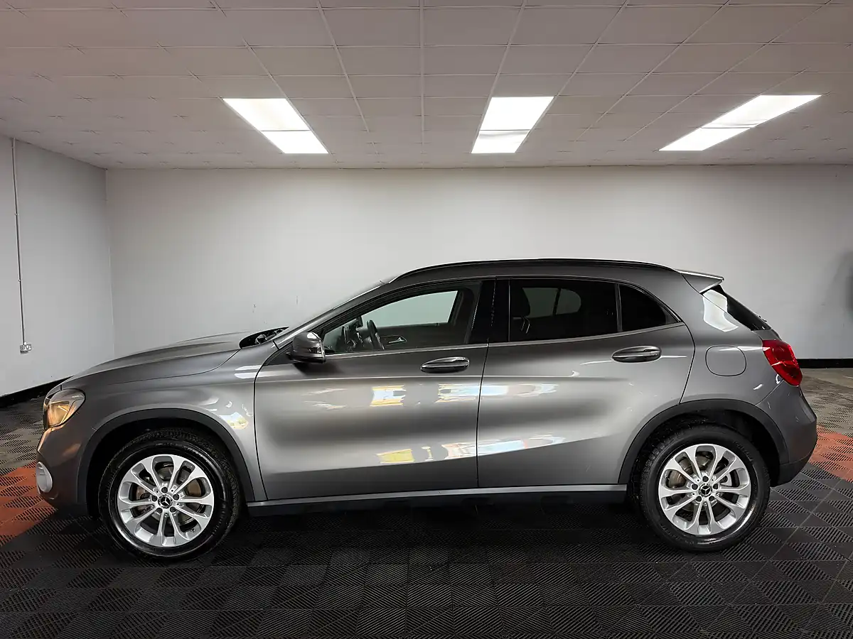 Used 2017 Mercedes-Benz Gla Se Mountain Grey - Interior and Exterior details 9
