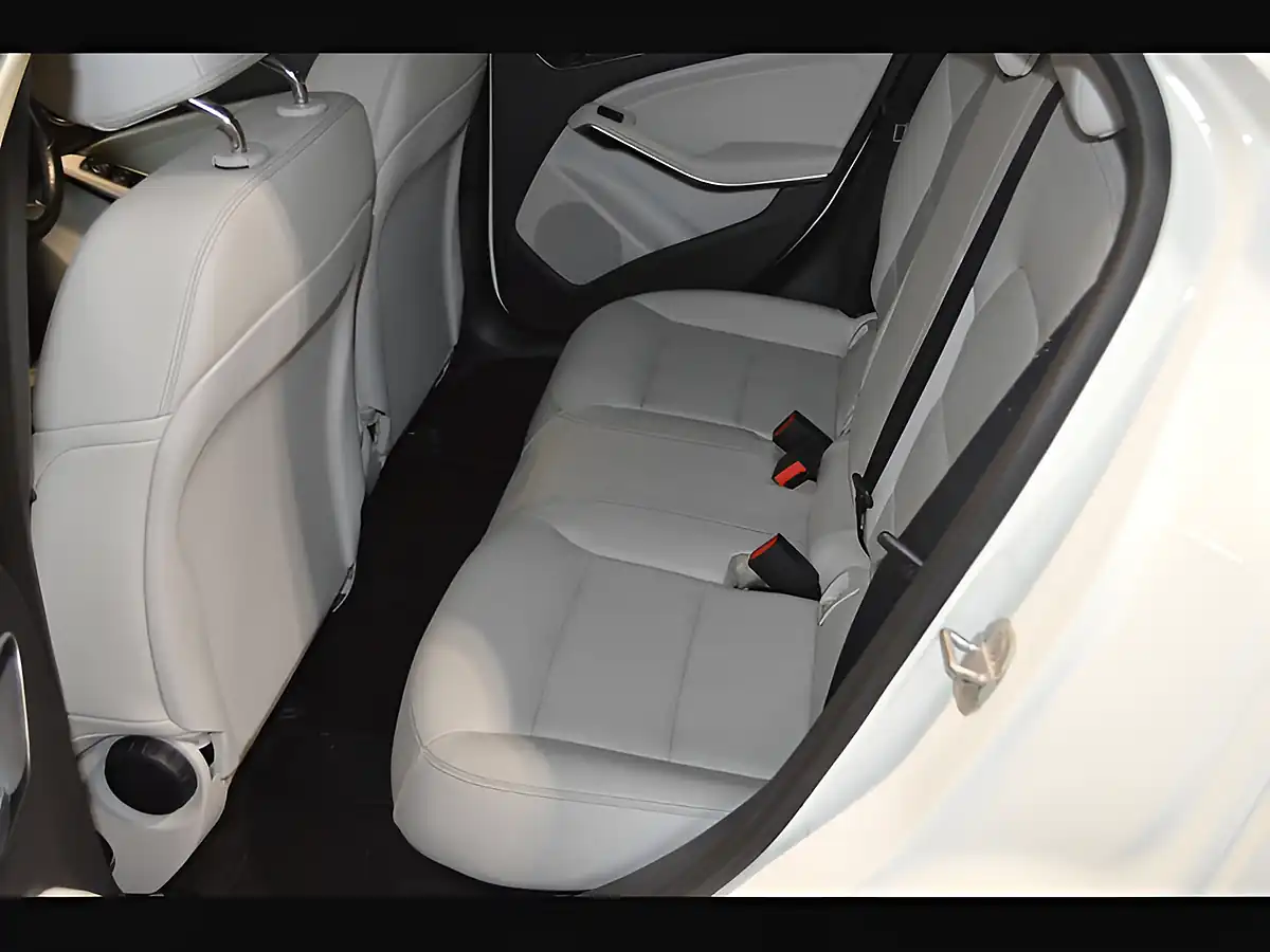 Used 2017 Mercedes-Benz Gla Se White - Interior and Exterior details 12