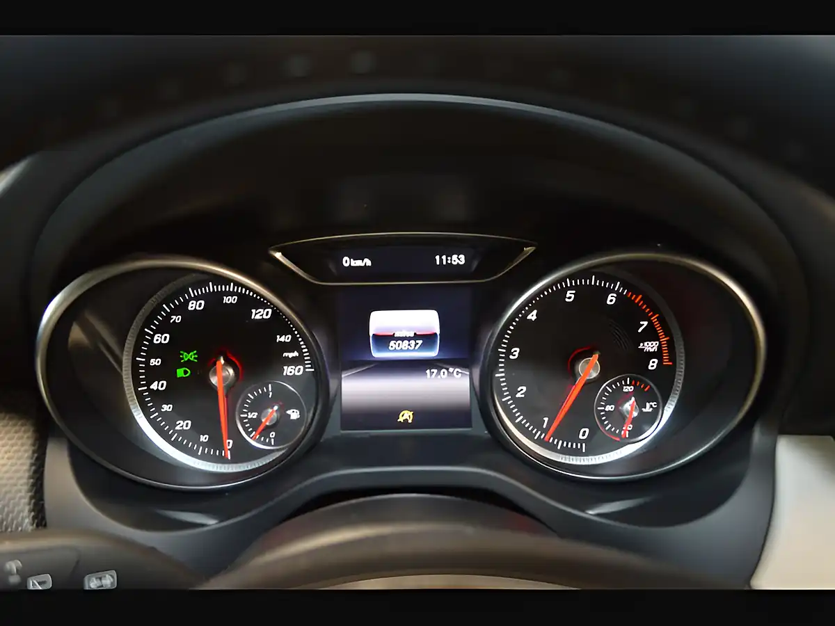Used 2017 Mercedes-Benz Gla Se White - Interior and Exterior details 15
