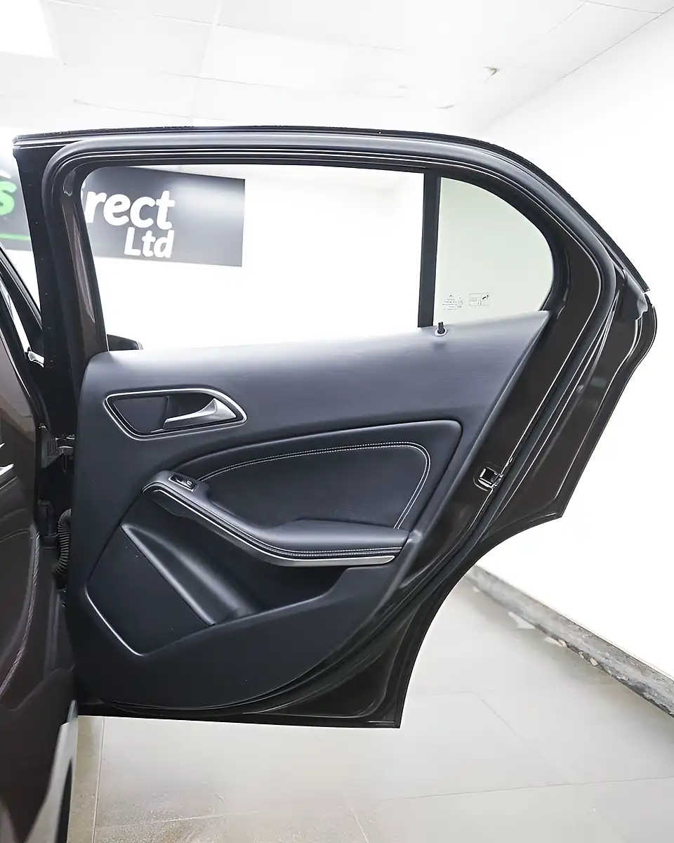 Used 2017 Mercedes-Benz Gla Sport Executive Bronze - Interior and Exterior details 13