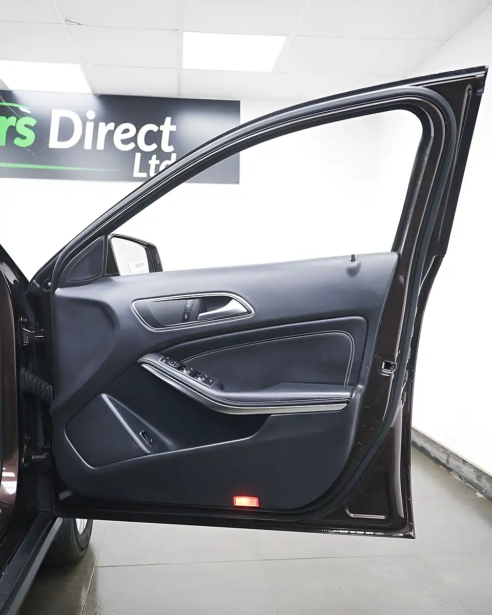 Used 2017 Mercedes-Benz Gla Sport Executive Bronze - Interior and Exterior details 14