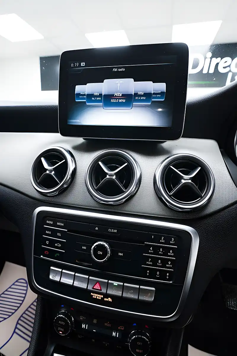 Used 2017 Mercedes-Benz Gla Sport Executive Bronze - Interior and Exterior details 15
