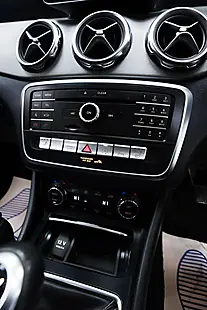 Used 2017 Mercedes-Benz Gla Sport Executive Bronze - Interior and Exterior details 16