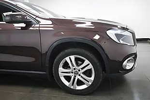 Used 2017 Mercedes-Benz Gla Sport Executive Bronze - Interior and Exterior details 4