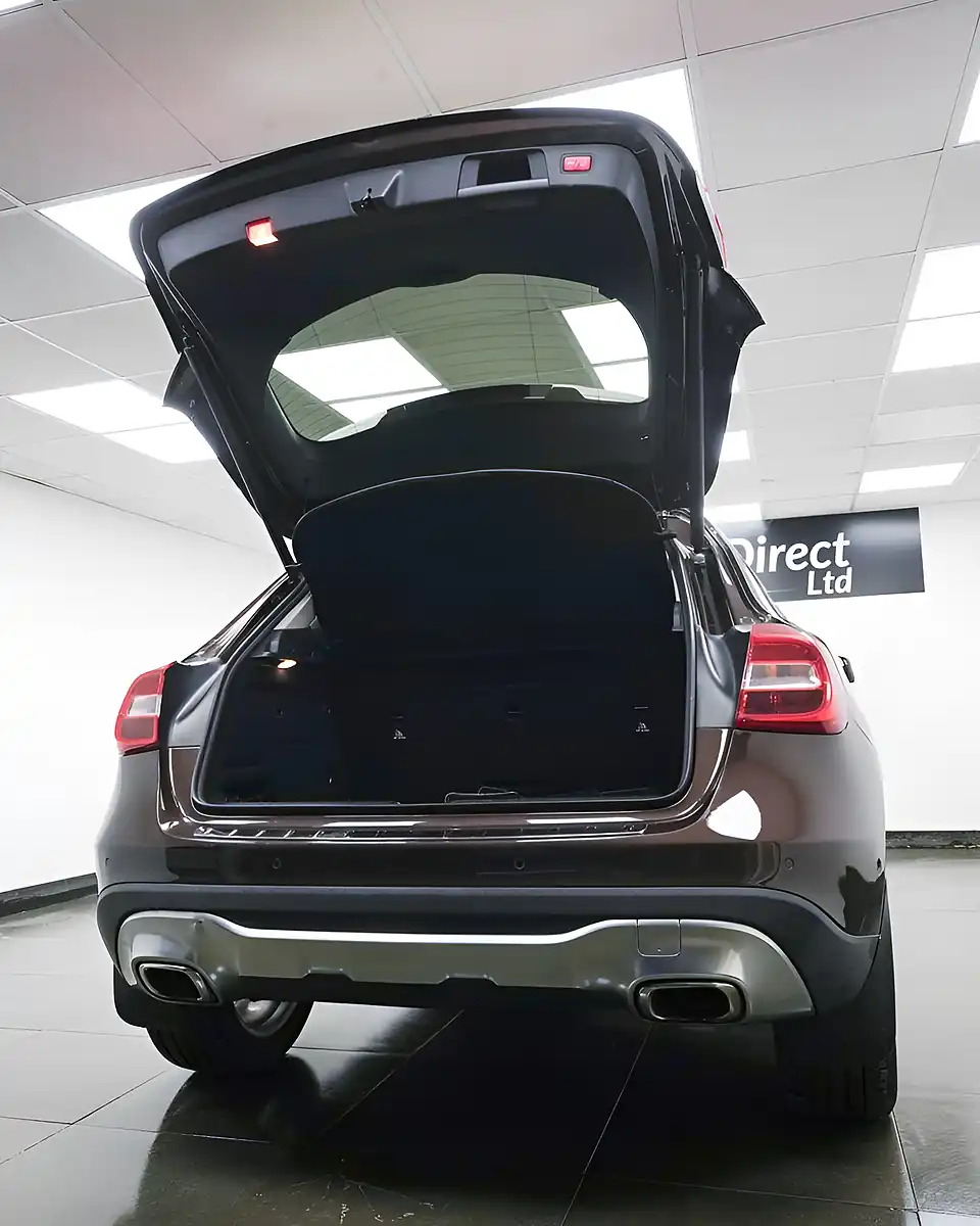 Used 2017 Mercedes-Benz Gla Sport Executive Bronze - Interior and Exterior details 7
