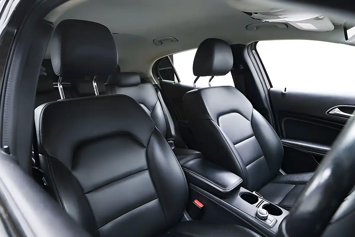 Used 2017 Mercedes-Benz Gla Sport Executive Bronze - Interior and Exterior details 9