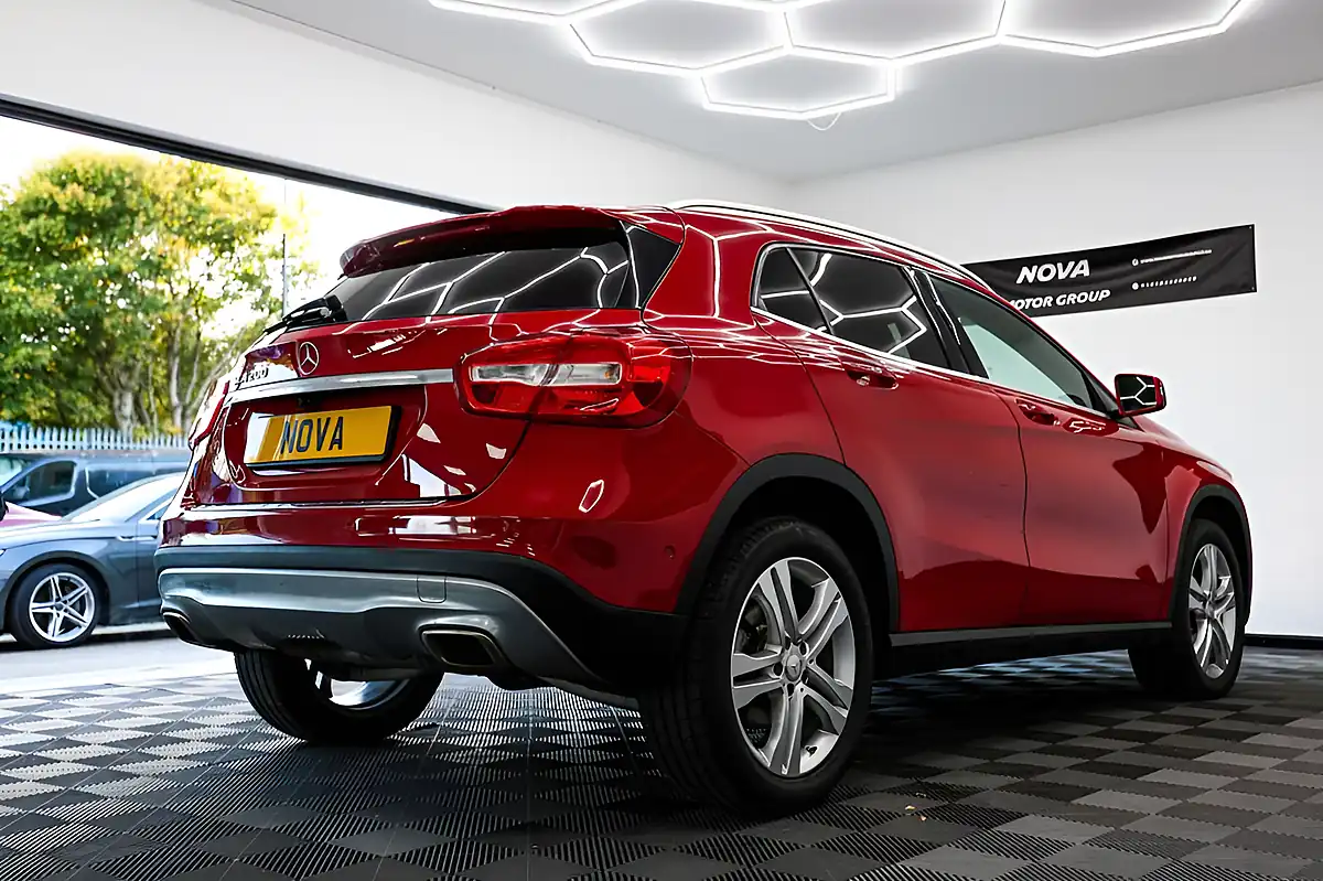 Used 2017 Mercedes-Benz Gla Sport Executive Jupiter Red - Interior and Exterior details 10