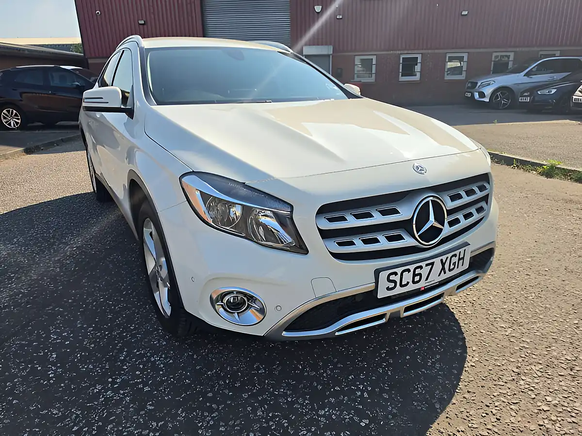 Used 2017 Mercedes-Benz Gla Sport Executive White - Interior and Exterior details 12