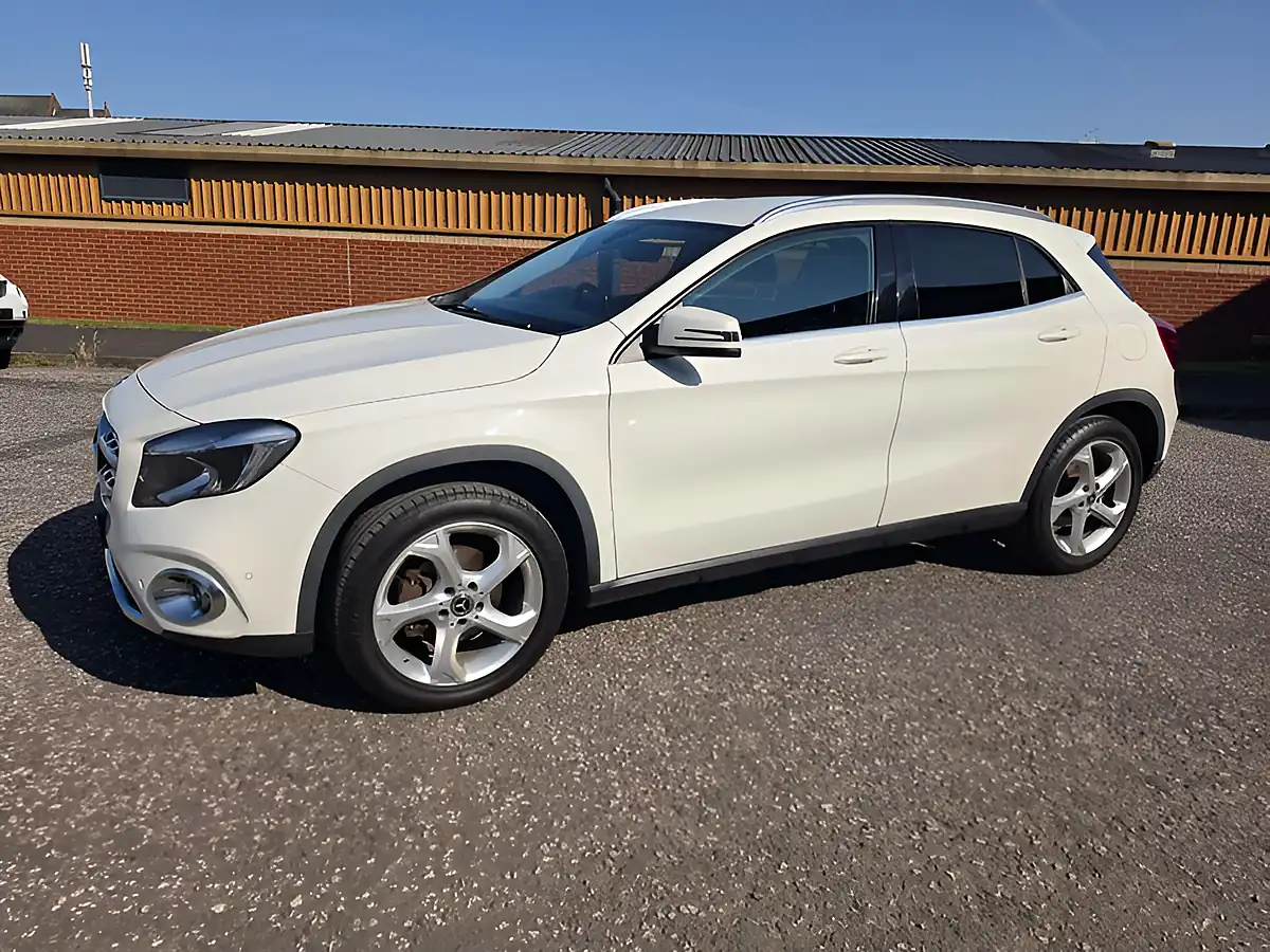 Used 2017 Mercedes-Benz Gla Sport Executive White - Interior and Exterior details 13
