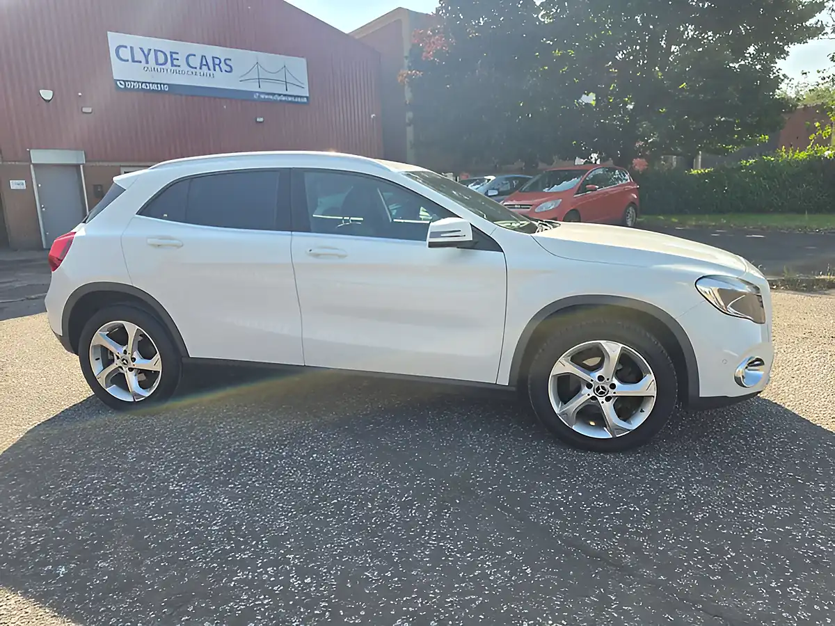 Used 2017 Mercedes-Benz Gla Sport Executive White - Interior and Exterior details 4
