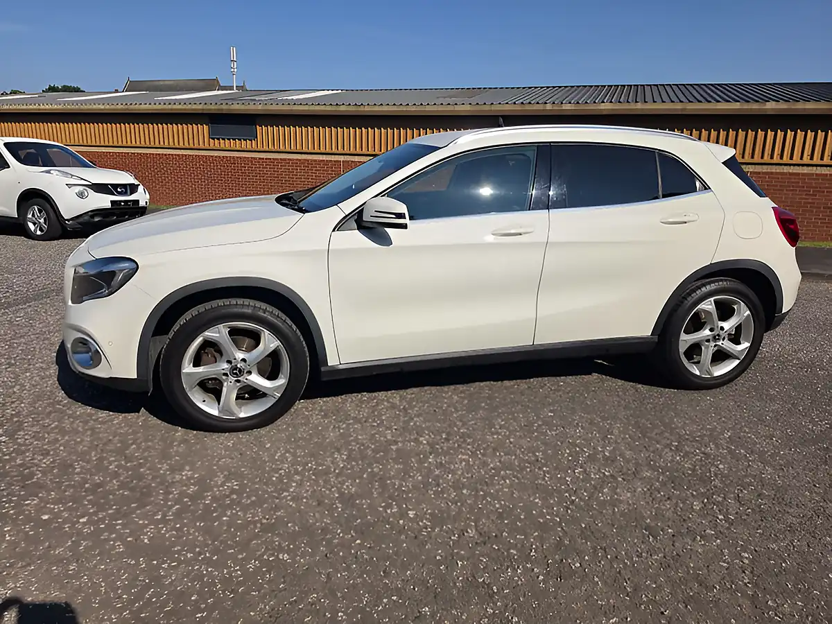 Used 2017 Mercedes-Benz Gla Sport Executive White - Interior and Exterior details 5