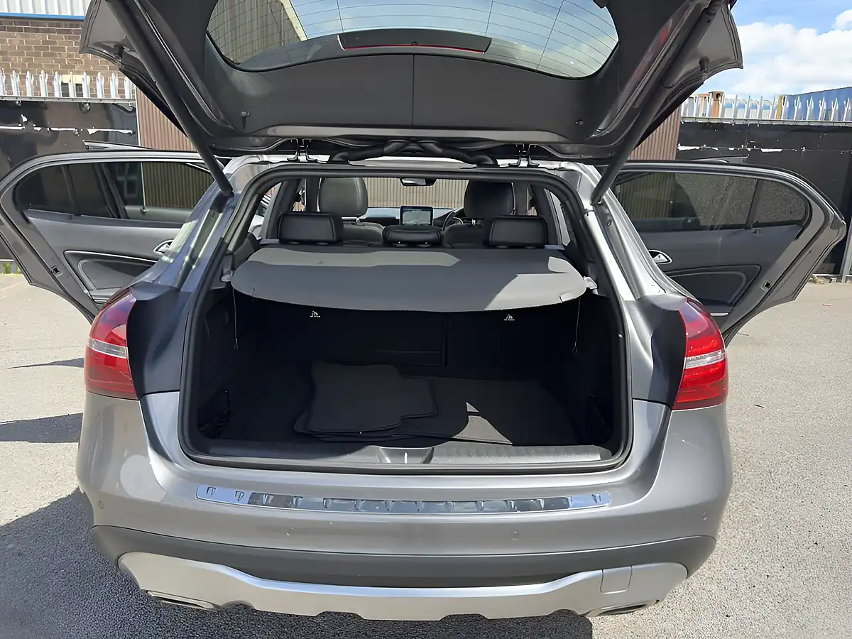 Used 2017 Mercedes-Benz Gla Sport (premium Plus) Grey - Interior and Exterior details 11