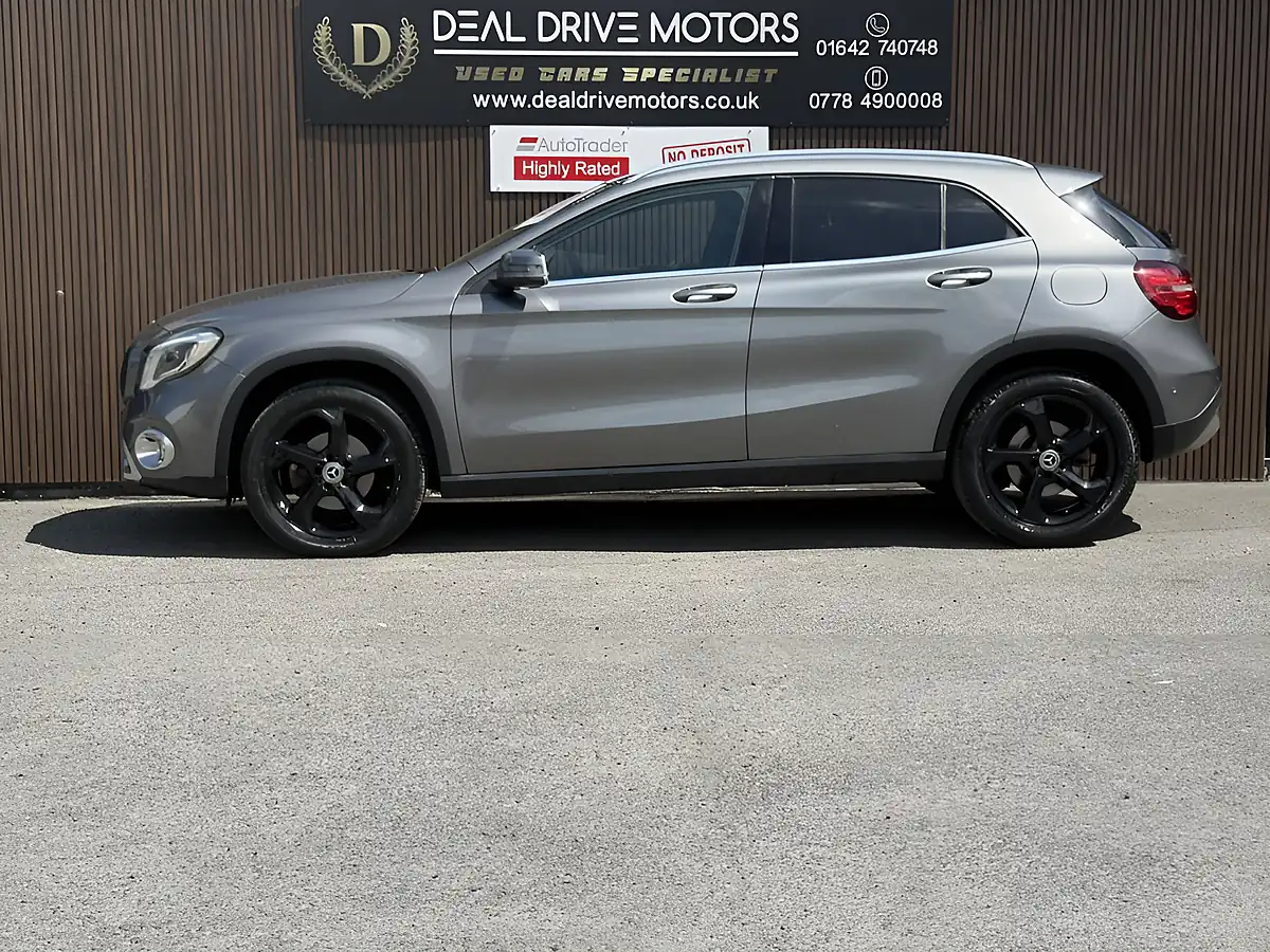 Used 2017 Mercedes-Benz Gla Sport (premium Plus) Grey - Interior and Exterior details 4