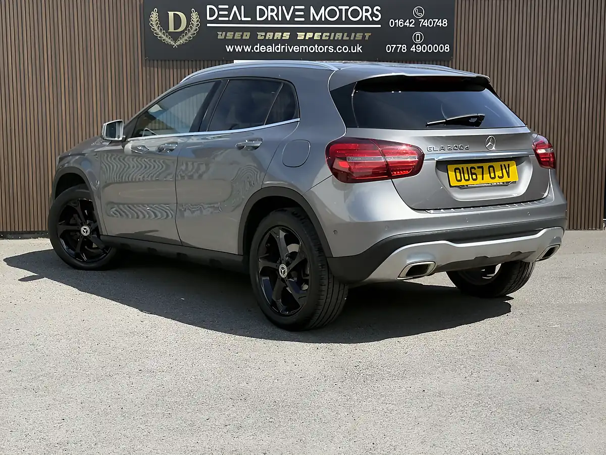 Used 2017 Mercedes-Benz Gla Sport (premium Plus) Grey - Interior and Exterior details 5