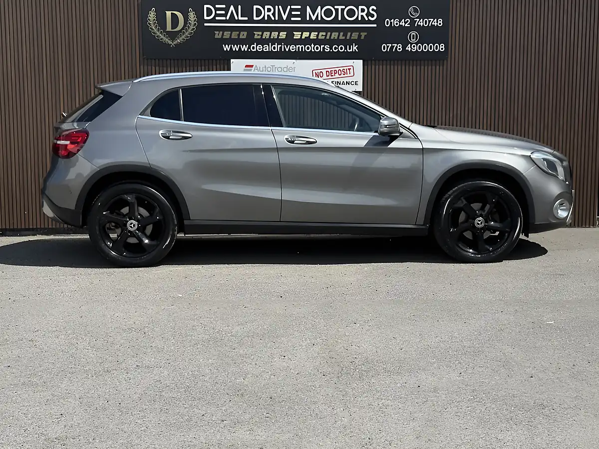 Used 2017 Mercedes-Benz Gla Sport (premium Plus) Grey - Interior and Exterior details 8