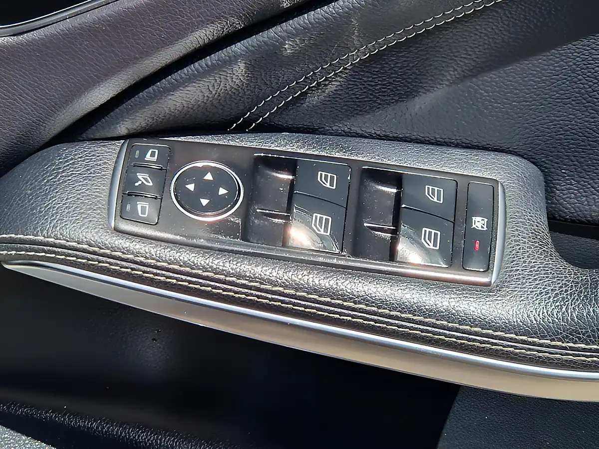 Used 2017 Mercedes-Benz Gla Sport (premium Plus) Grey - Interior and Exterior details 15