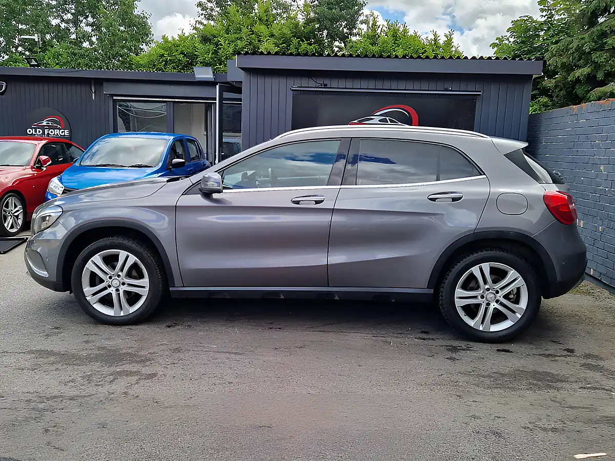Used 2017 Mercedes-Benz Gla Sport (premium Plus) Grey - Interior and Exterior details 6