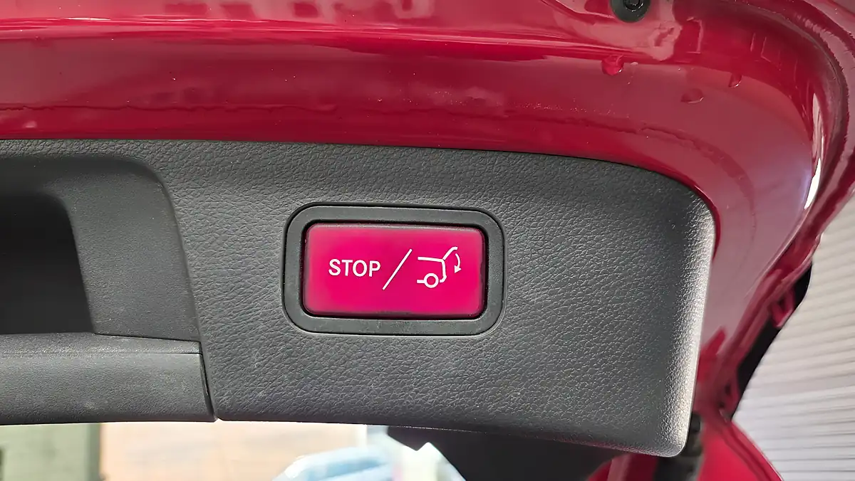 Used 2017 Mercedes-Benz Gla Sport Red - Interior and Exterior details 16