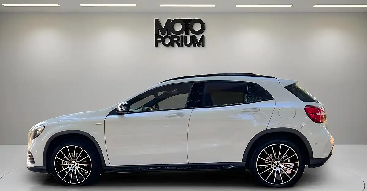 Used 2017 Mercedes-Benz Gla Whiteart Premium Plus White - Interior and Exterior details 3
