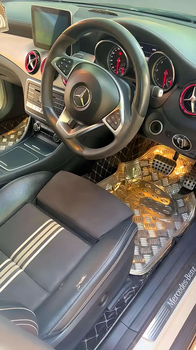 Used 2017 Mercedes-Benz Gla Whiteart Premium Plus White - Interior and Exterior details 4
