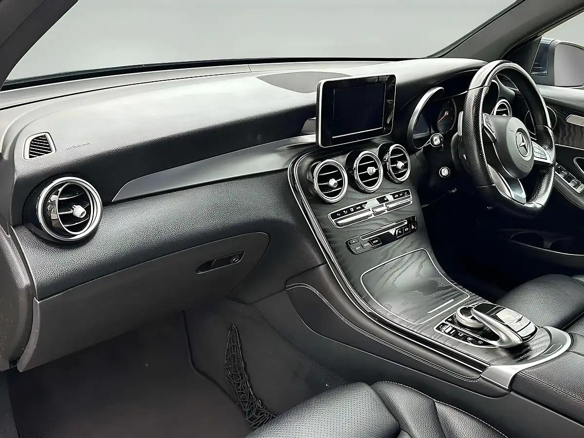 Used 2017 Mercedes-Benz Glc AMG Line Blue - Interior and Exterior details 6
