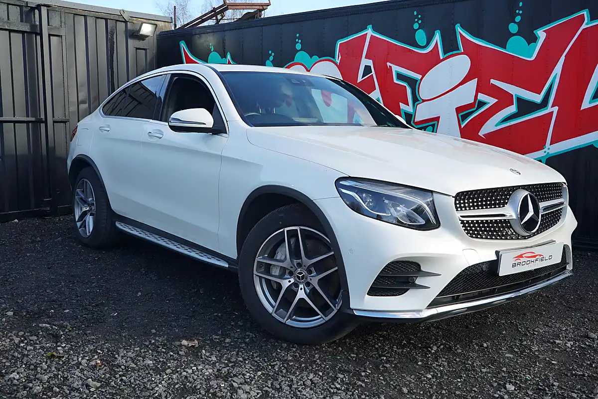 Used 2017 Mercedes-Benz Glc AMG Line (premium Plus) Coupe White - Front View