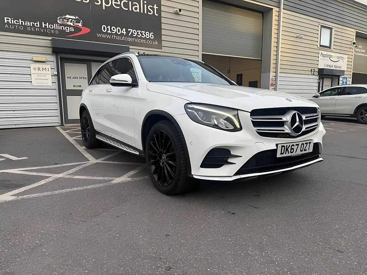 Used 2017 Mercedes-Benz Glc AMG Line (premium) White - Interior and Exterior details 6