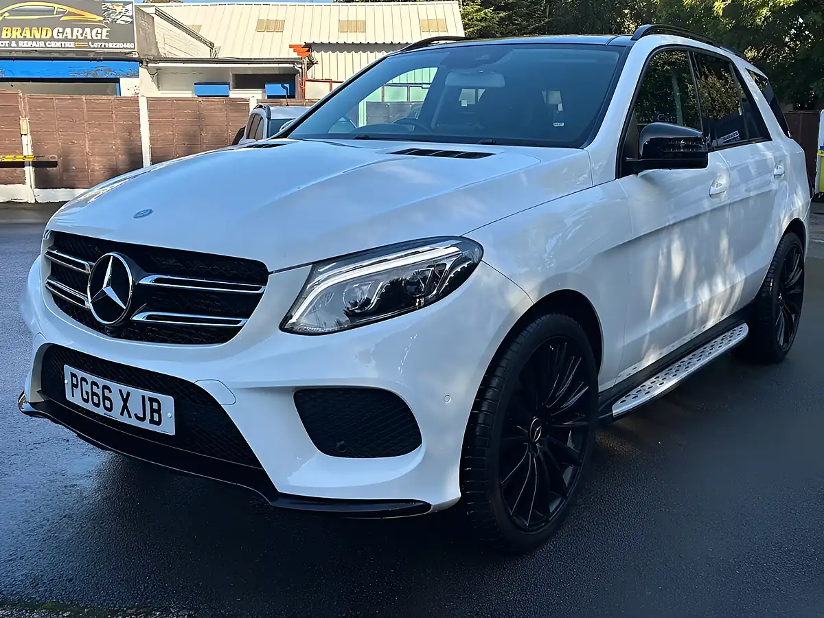 Used 2017 Mercedes-Benz Gle AMG Line Premium White - Interior and Exterior details 11