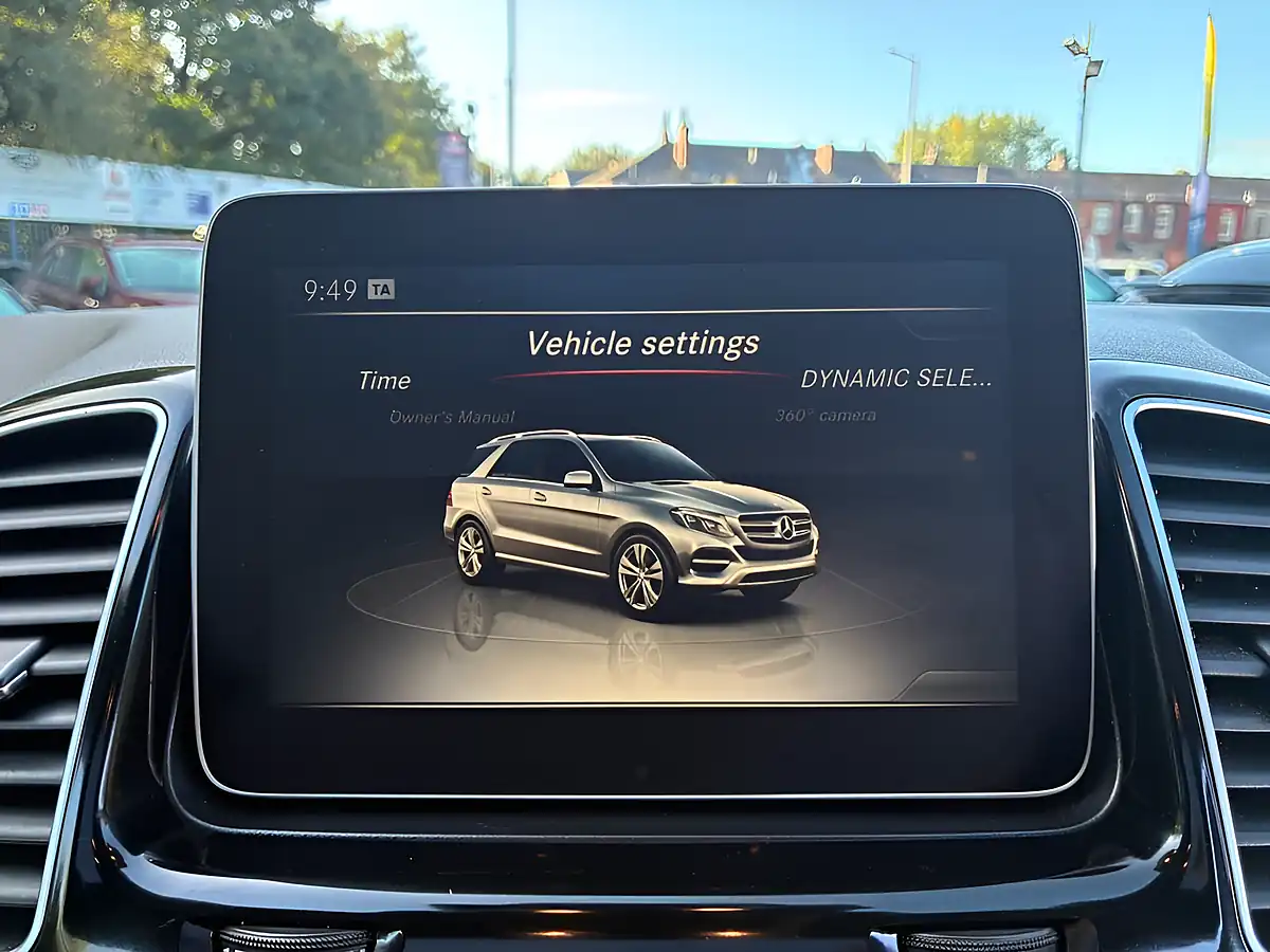 Used 2017 Mercedes-Benz Gle AMG Line Premium White - Interior and Exterior details 15