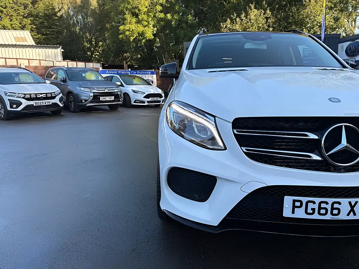 Used 2017 Mercedes-Benz Gle AMG Line Premium White - Interior and Exterior details 4