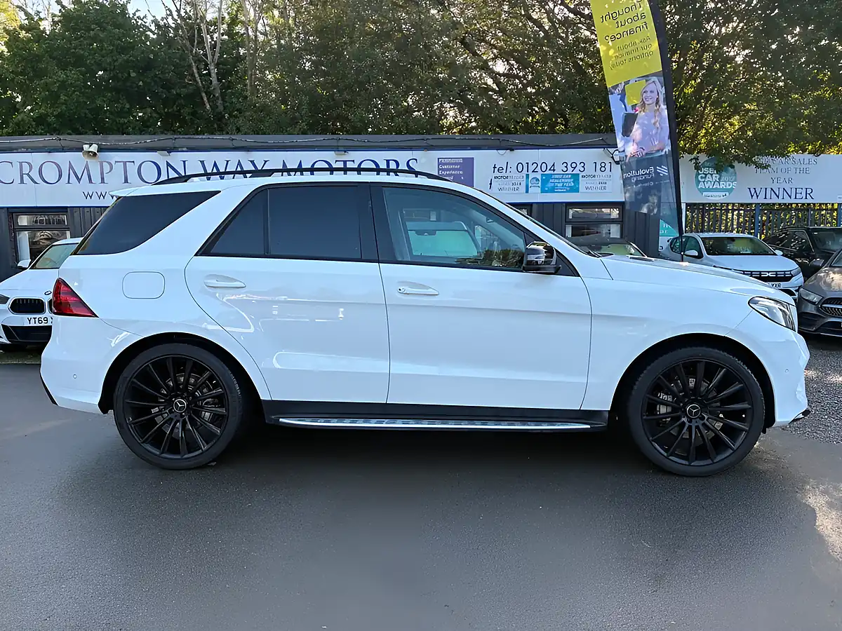 Used 2017 Mercedes-Benz Gle AMG Line Premium White - Interior and Exterior details 7