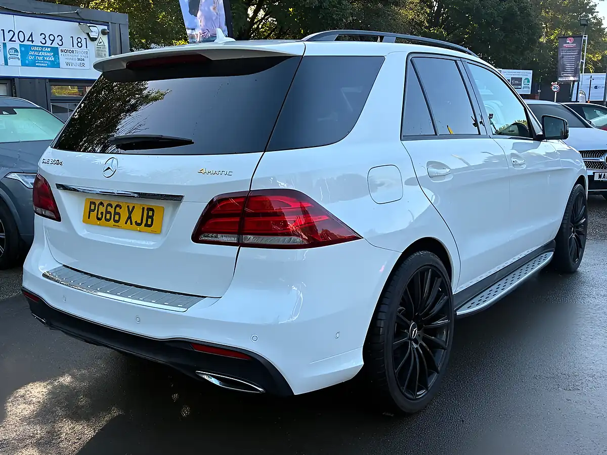 Used 2017 Mercedes-Benz Gle AMG Line Premium White - Interior and Exterior details 8