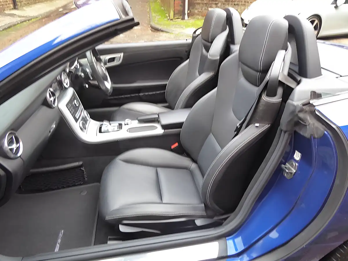 Used 2017 Mercedes-Benz Slc AMG Line Tanzanite Blue Metallic - Interior and Exterior details 17