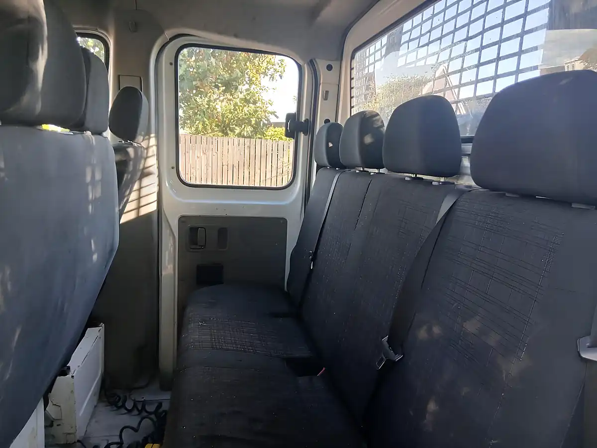 Used 2017 Mercedes-Benz Sprinter Chassis Cab White - Interior and Exterior details 12