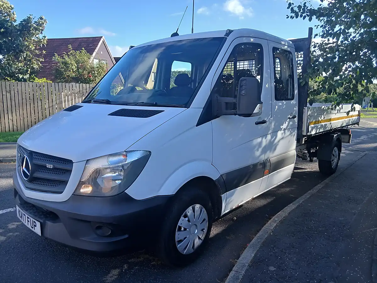 Used 2017 Mercedes-Benz Sprinter Chassis Cab White - Interior and Exterior details 3