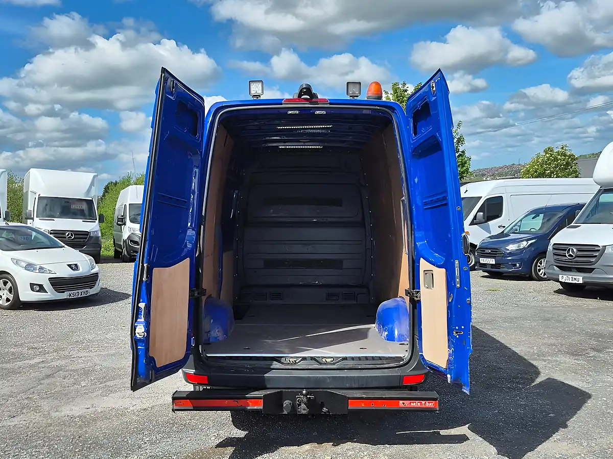 Used 2017 Mercedes-Benz Sprinter Mwb Blue - Interior and Exterior details 12