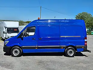 Used 2017 Mercedes-Benz Sprinter Mwb Blue - Interior and Exterior details 3