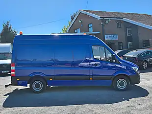 Used 2017 Mercedes-Benz Sprinter Mwb Blue - Interior and Exterior details 4