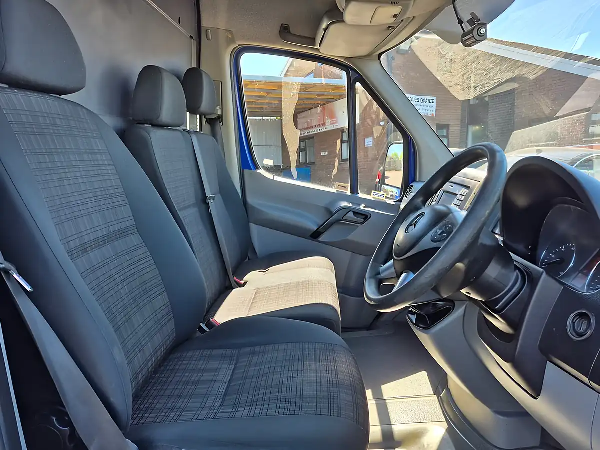 Used 2017 Mercedes-Benz Sprinter Mwb Blue - Interior and Exterior details 7