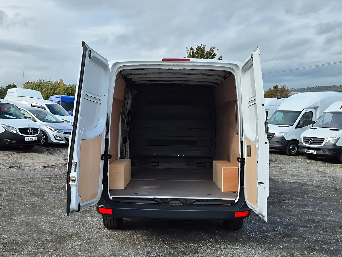 Used 2017 Mercedes-Benz Sprinter Mwb Low Roof White - Interior and Exterior details 3