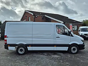 Used 2017 Mercedes-Benz Sprinter Mwb Low Roof White - Interior and Exterior details 4