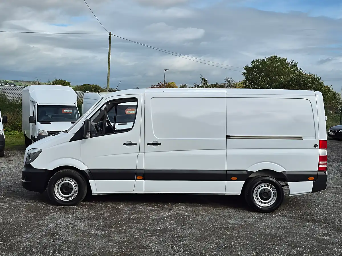 Used 2017 Mercedes-Benz Sprinter Mwb Low Roof White - Interior and Exterior details 5